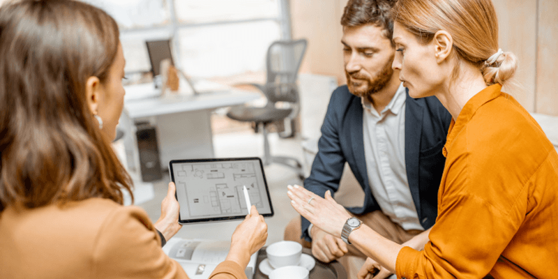 Почему стоит работать с агентством недвижимости, а не искать квартиру самому